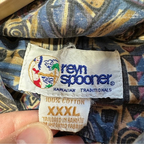 SOLD | Reyn Spooner Tribal Aztec Fish All Over Print Hawaii Shirt Half Button - Picture 9 of 11